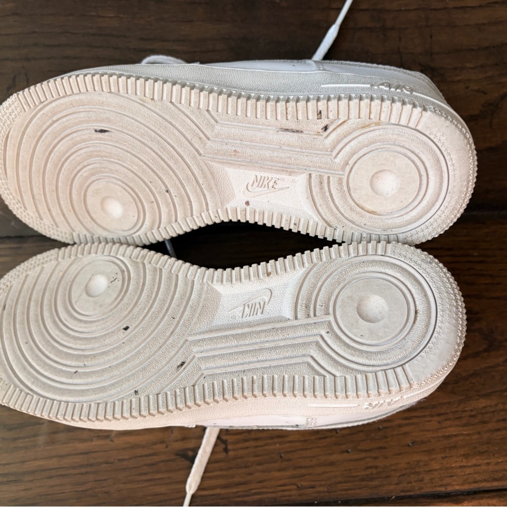 Nike Kids Air Force 1 White Sneakers size 6y used great condition - Picture 9 of 10